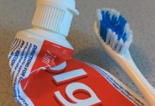 Фото - Стоматолог Панфилова назвала самые опасные для зубов ингредиенты зубных паст